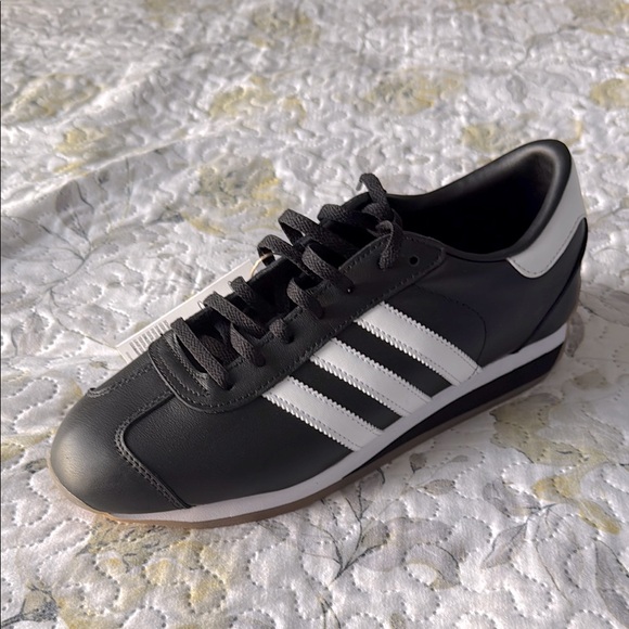 Adidas Original Country - Picture 1 of 6